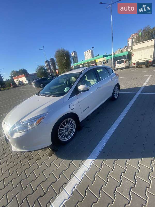 Хэтчбек Ford Focus 2014 в Киеве
