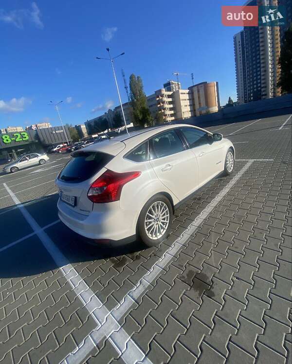 Хэтчбек Ford Focus 2014 в Киеве