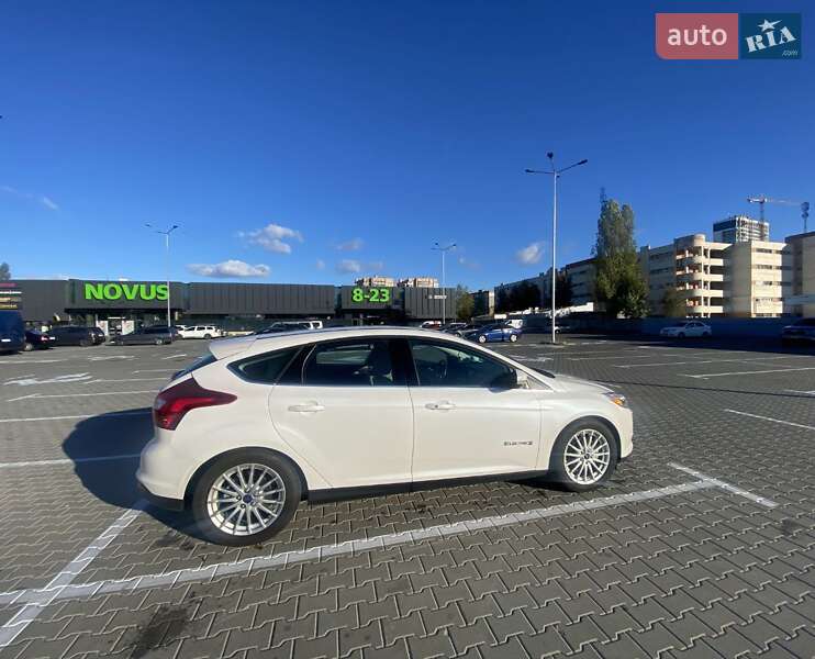 Хэтчбек Ford Focus 2014 в Киеве