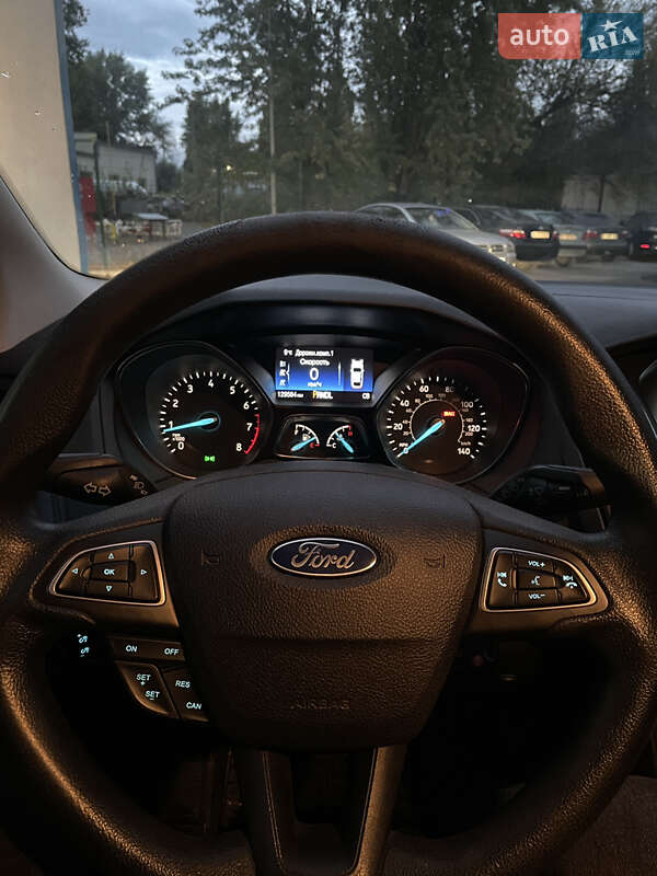 Хетчбек Ford Focus 2015 в Горішніх Плавнях