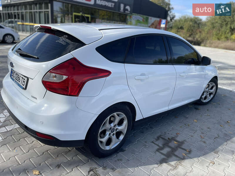 Хэтчбек Ford Focus 2011 в Городке