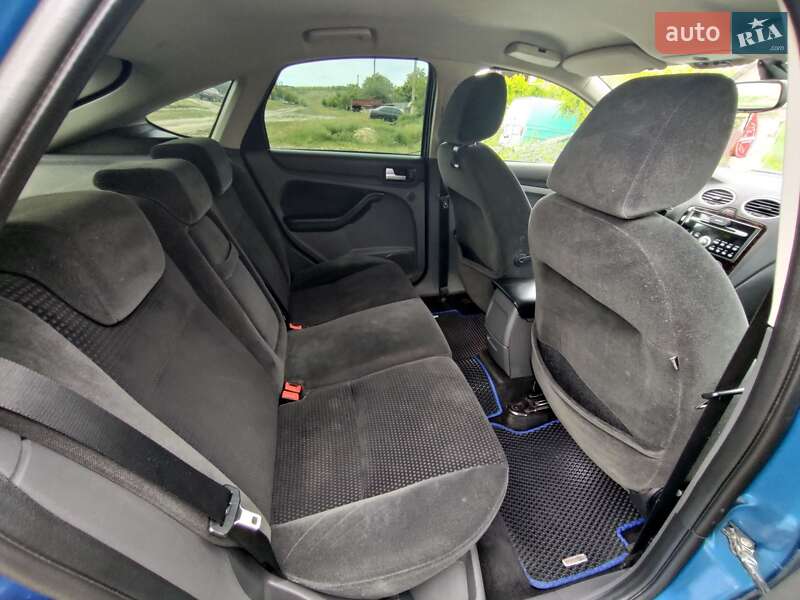 Хэтчбек Ford Focus 2006 в Великой Михайловке