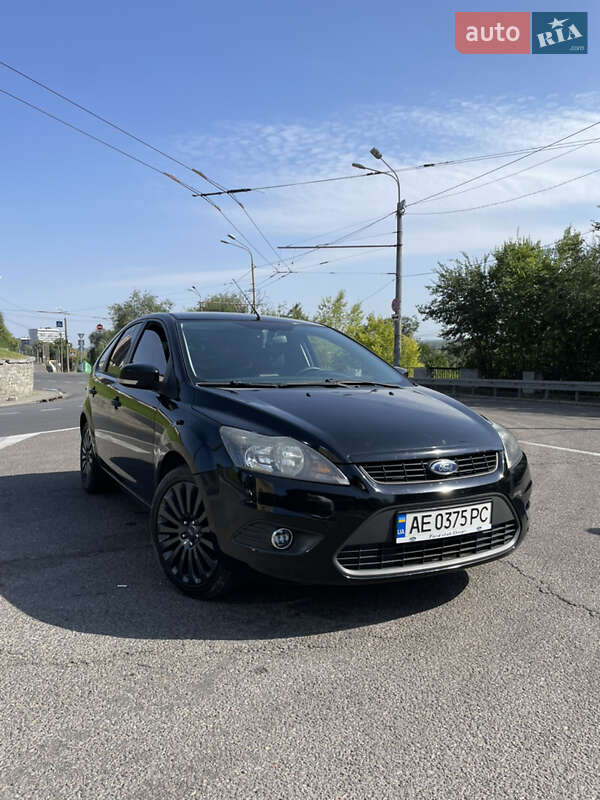 Хэтчбек Ford Focus 2010 в 
