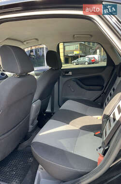 Хэтчбек Ford Focus 2010 в 