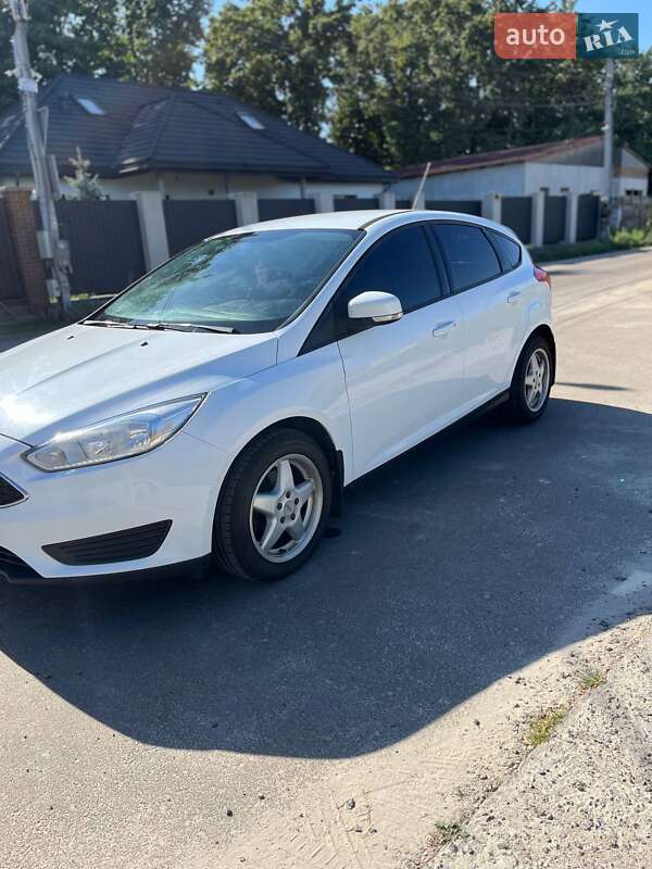Хэтчбек Ford Focus 2015 в Киеве