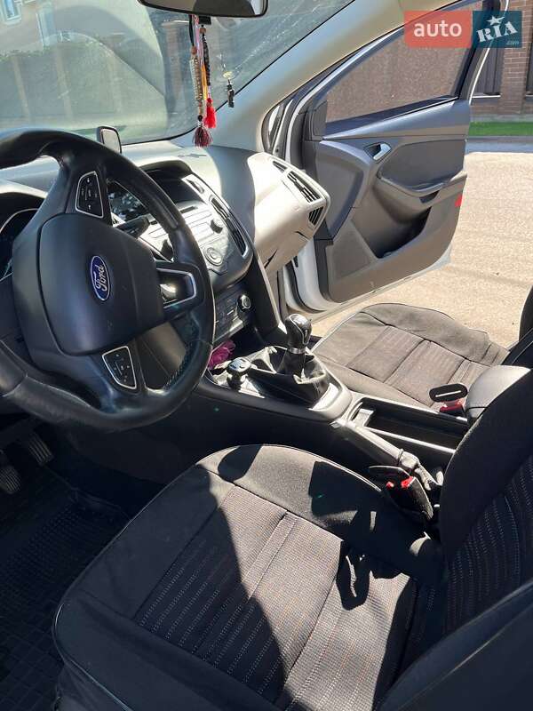 Хэтчбек Ford Focus 2015 в Киеве