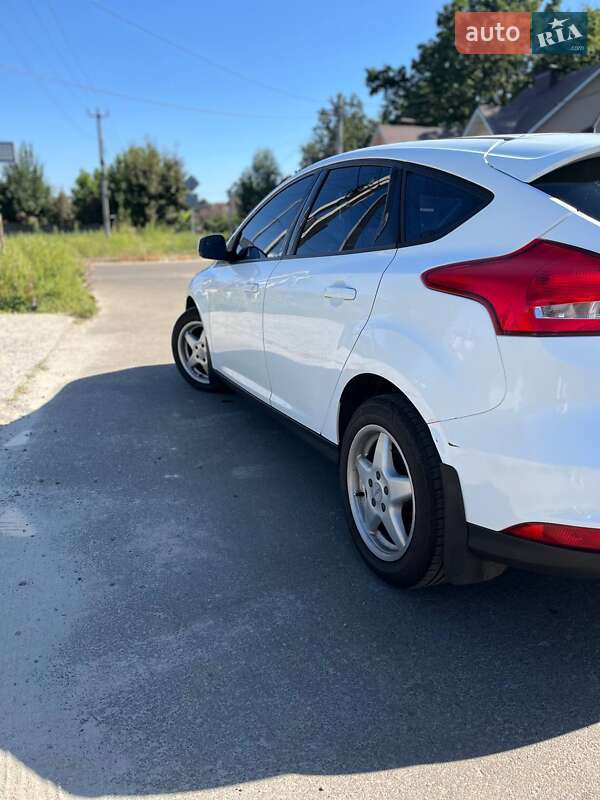 Хэтчбек Ford Focus 2015 в Киеве
