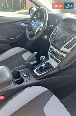Хэтчбек Ford Focus 2013 в 