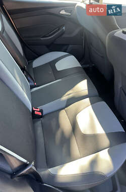 Хэтчбек Ford Focus 2013 в 