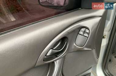 Хэтчбек Ford Focus 2004 в Теофиполе