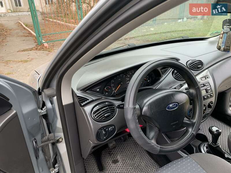 Хэтчбек Ford Focus 2004 в Теофиполе