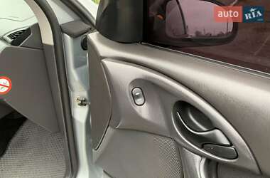 Хэтчбек Ford Focus 2004 в Теофиполе