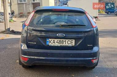 Хэтчбек Ford Focus 2011 в 