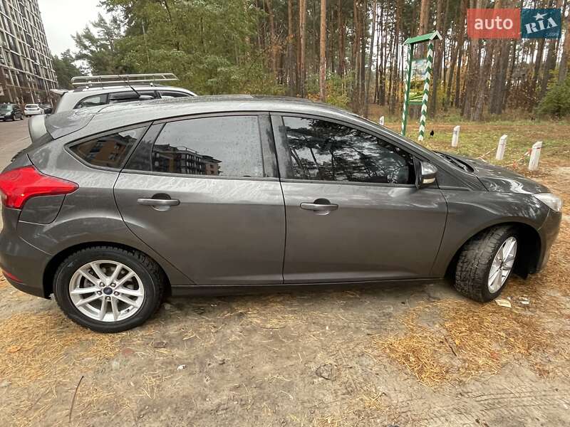 Хэтчбек Ford Focus 2015 в Киеве