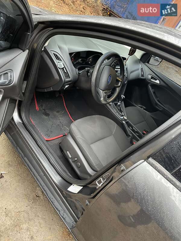 Хэтчбек Ford Focus 2015 в Киеве