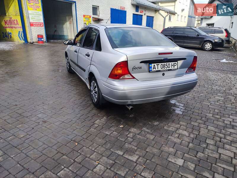 Седан Ford Focus 2003 в Долине