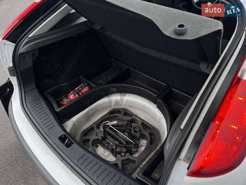 Хэтчбек Ford Focus 2007 в Львове