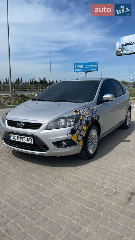 Хэтчбек Ford Focus 2010 в 