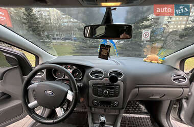 Хэтчбек Ford Focus 2010 в 