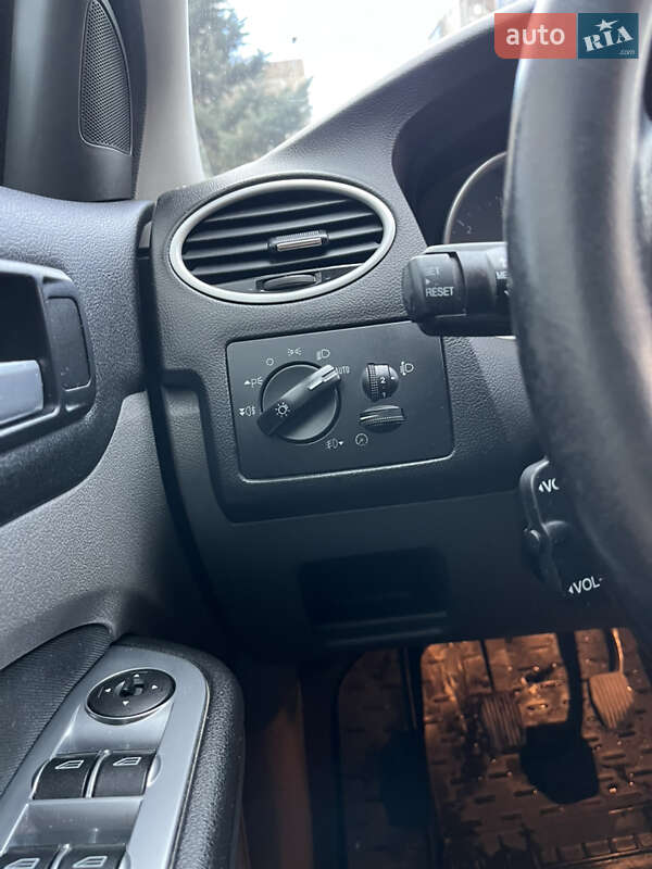 Хэтчбек Ford Focus 2010 в Львове