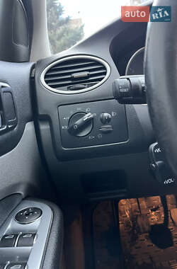 Хэтчбек Ford Focus 2010 в 