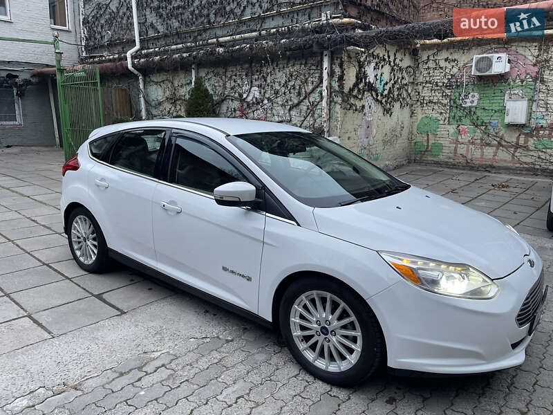 Хэтчбек Ford Focus 2017 в 