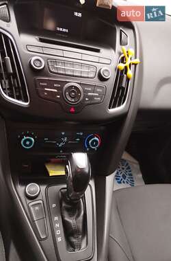 Хэтчбек Ford Focus 2015 в 