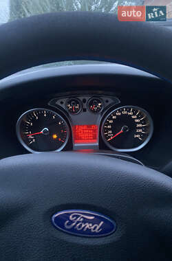 Хетчбек Ford Focus 2010 в 