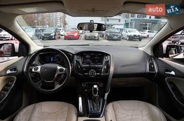 Хэтчбек Ford Focus 2012 в 