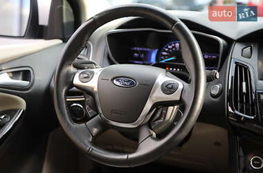 Хэтчбек Ford Focus 2012 в 