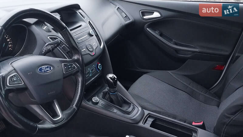 Хэтчбек Ford Focus 2017 в Днепре
