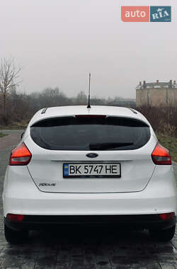 Седан Ford Focus 2015 в 