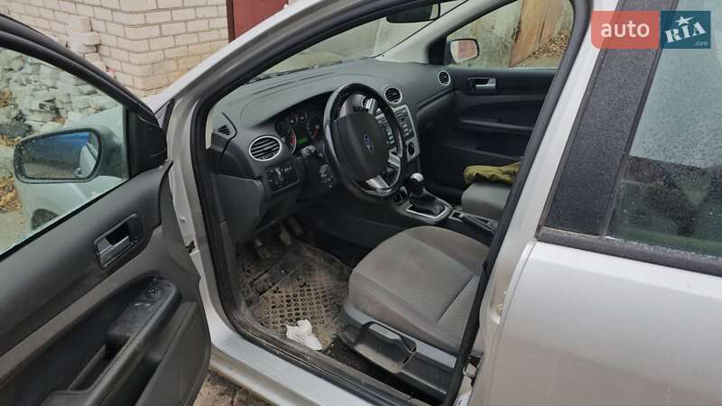 Седан Ford Focus 2006 в Южноукраинске