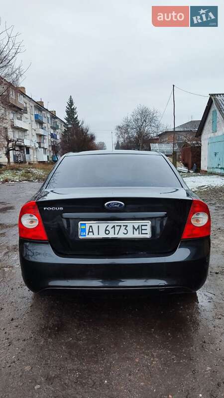Седан Ford Focus 2011 в Березане