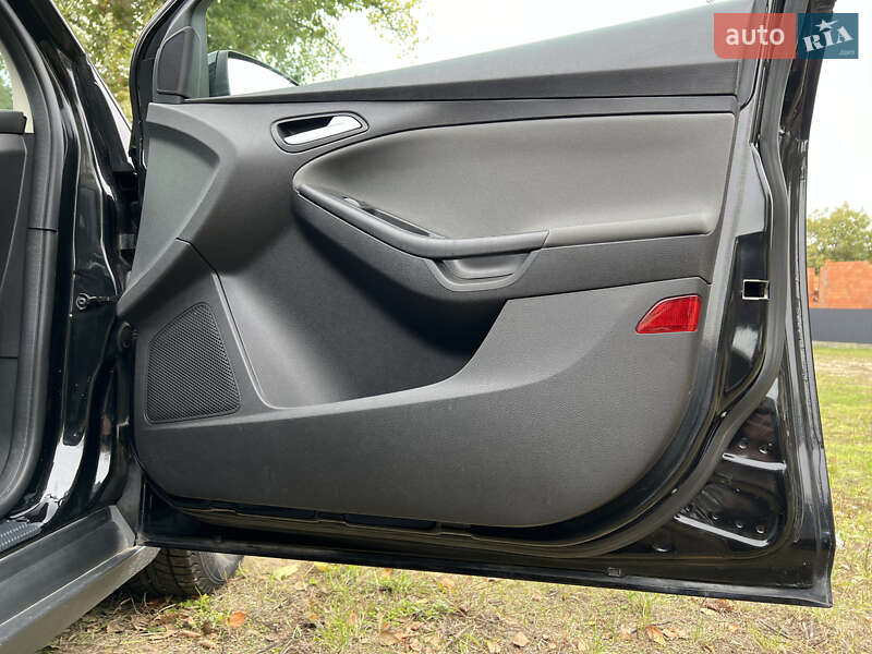 Хэтчбек Ford Focus 2014 в Киеве