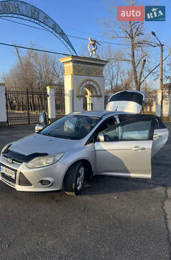Хэтчбек Ford Focus 2011 в 
