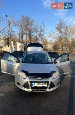 Хэтчбек Ford Focus 2011 в 