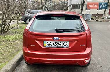 Хэтчбек Ford Focus 2010 в 