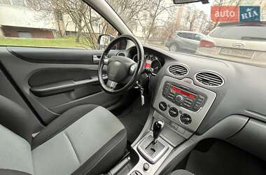 Хэтчбек Ford Focus 2010 в 