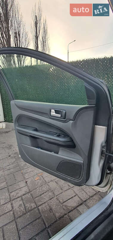 Хетчбек Ford Focus 2004 в Києві