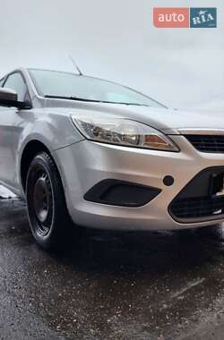 Хэтчбек Ford Focus 2010 в 