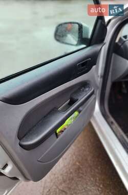 Хэтчбек Ford Focus 2010 в 