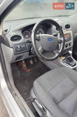 Хэтчбек Ford Focus 2010 в 