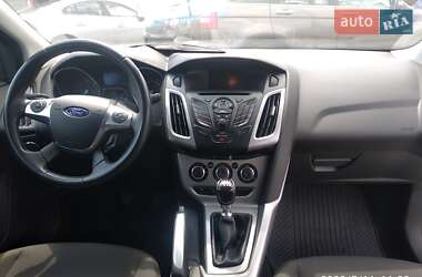 Хэтчбек Ford Focus 2012 в 