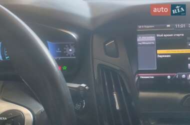 Хэтчбек Ford Focus 2013 в 