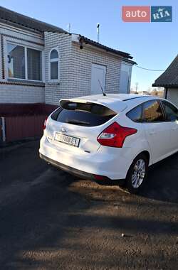 Хэтчбек Ford Focus 2012 в 