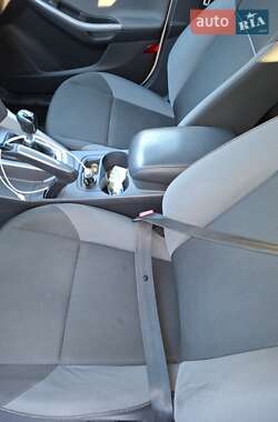 Хэтчбек Ford Focus 2012 в 
