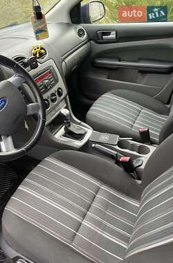 Хэтчбек Ford Focus 2011 в 