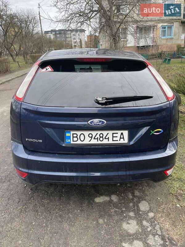 Хэтчбек Ford Focus 2011 в 