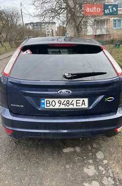 Хэтчбек Ford Focus 2011 в 